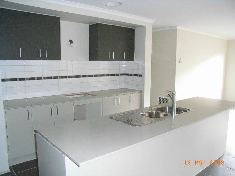 15 Kanuka Circuit, CAROLINE SPRINGS VIC 3023, Caroline Springs - Thumbnail 4