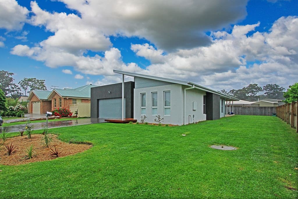 9 Suzanne Way, Broulee - Image 1