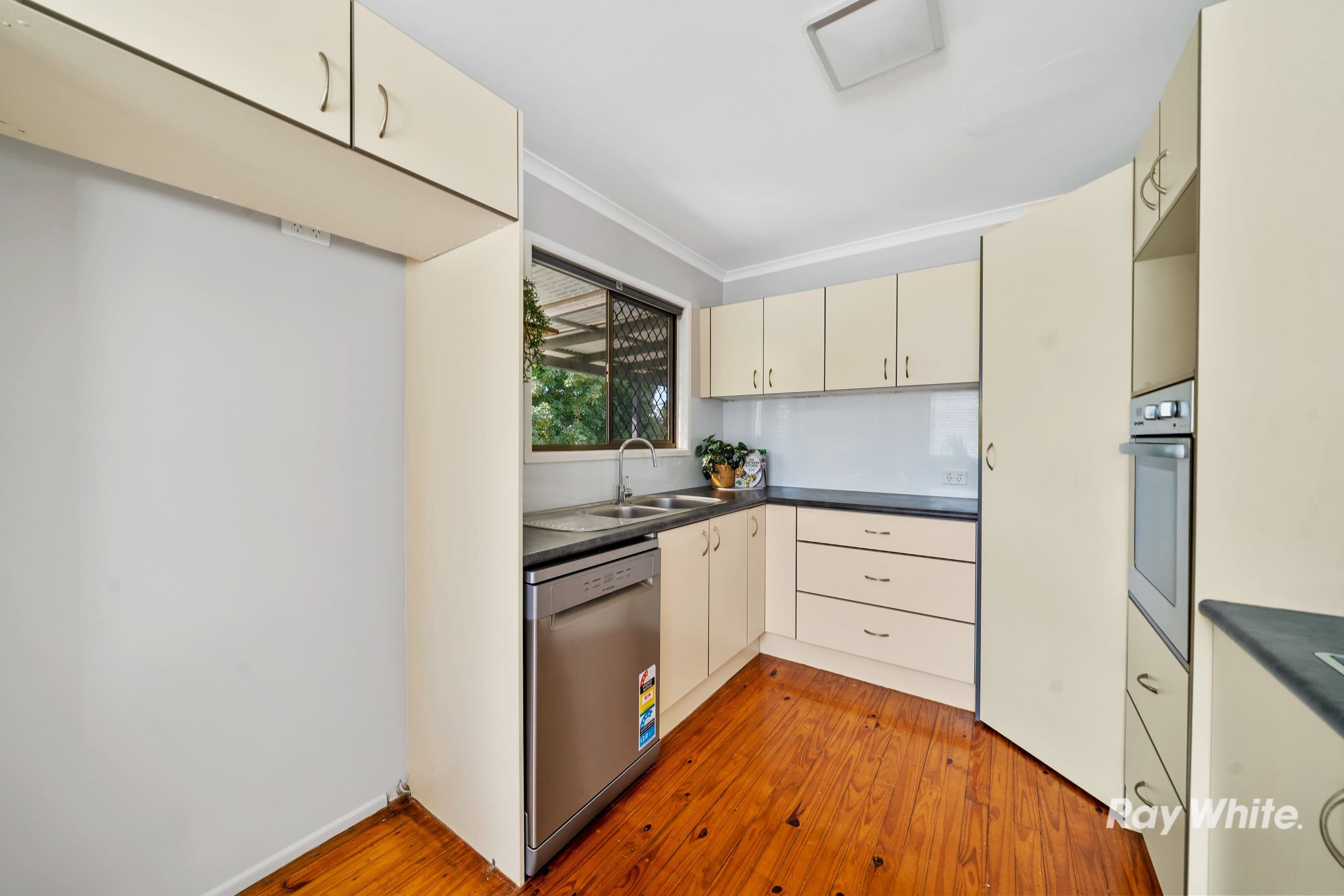 25 Sapium Street, Kingston QLD 4114, Kingston - Thumbnail 5
