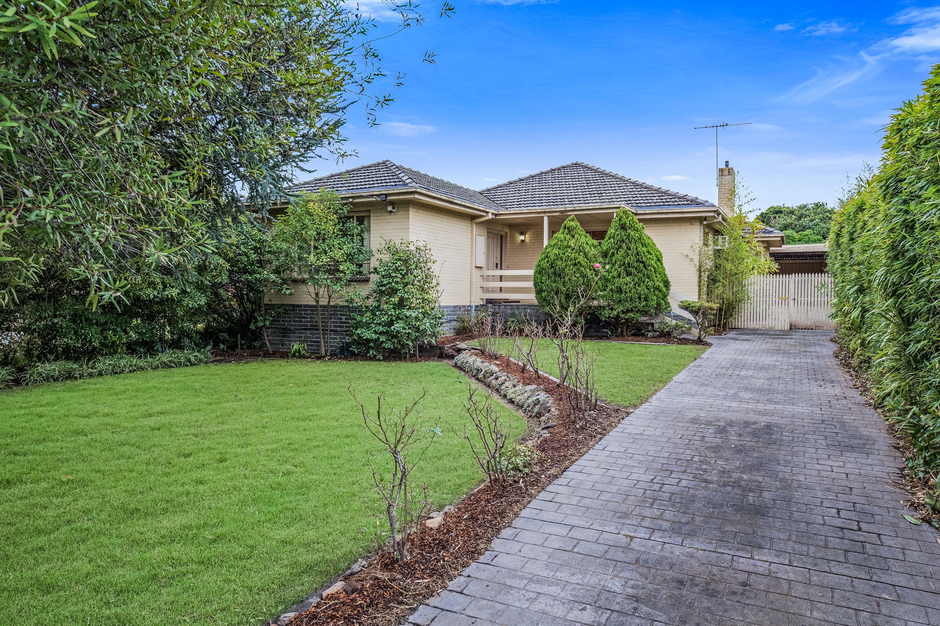 37 Larch Crescent, Mount Waverley VIC 3149, Mount Waverley - Thumbnail 2