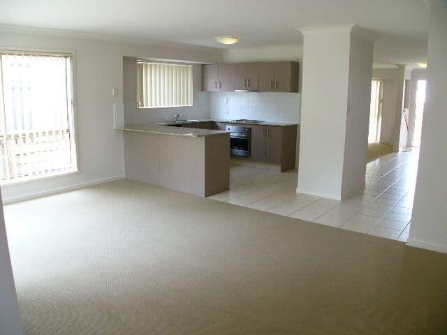 11 Lexey Crescent, WAKERLEY QLD 4154, Wakerley - Thumbnail 3