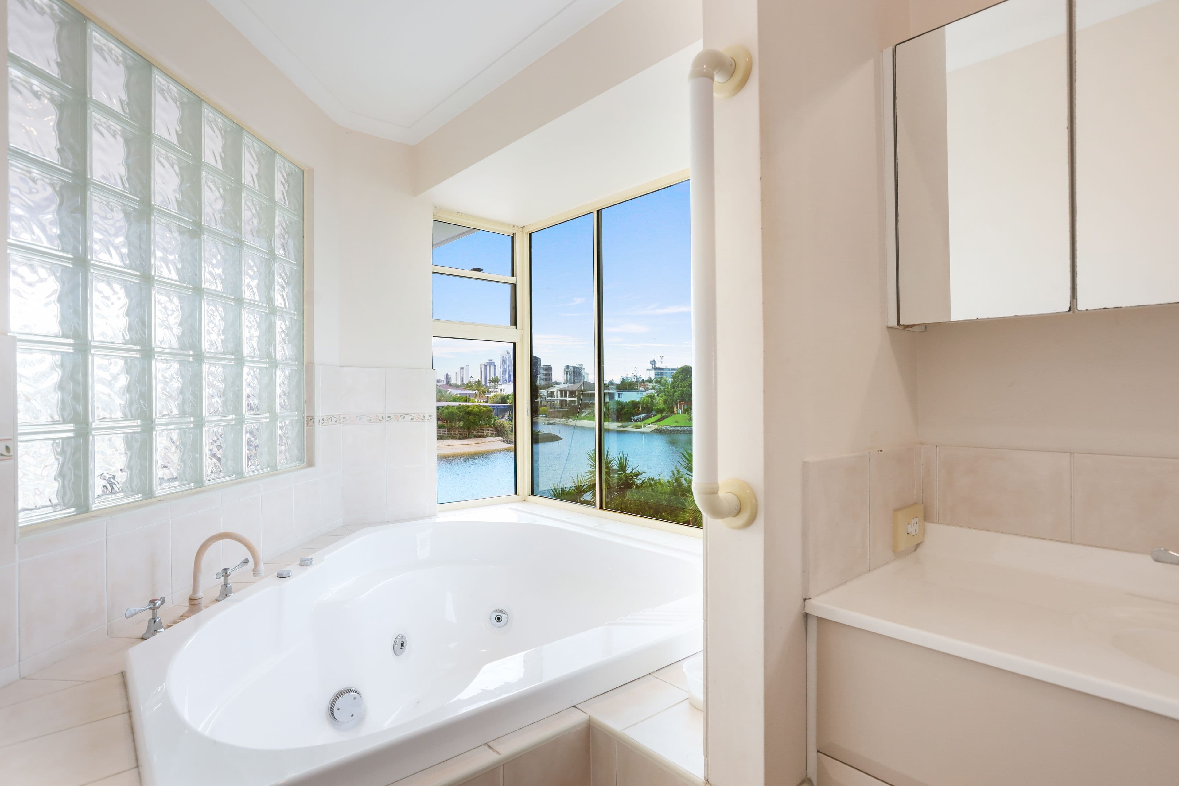 16 Crest View Key, Broadbeach Waters QLD 4218, Broadbeach Waters - Thumbnail 8