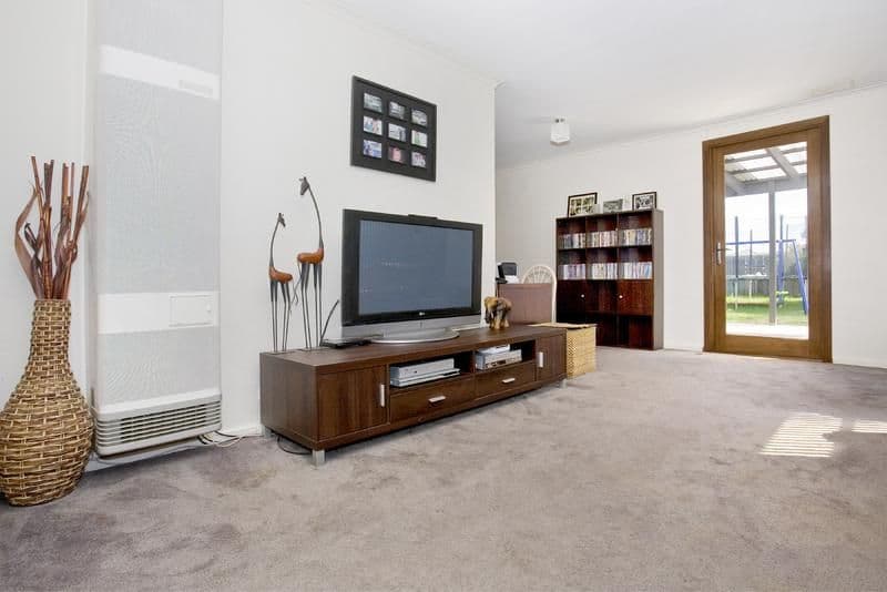 106 Fairbairn Drive, CORIO VIC 3214, Corio - Thumbnail 2