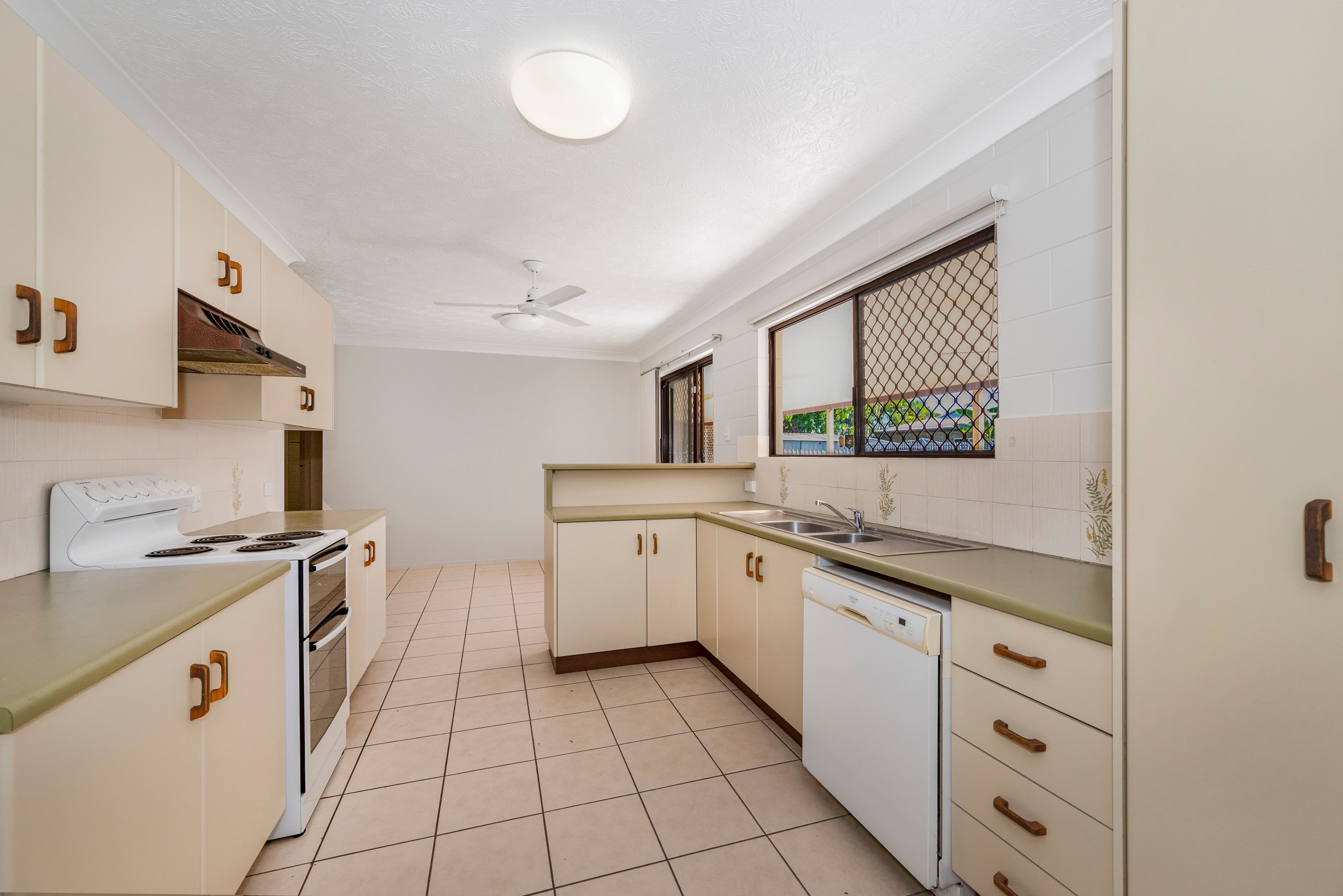 26 Corveth Street, Thuringowa Central QLD 4817, Thuringowa Central - Thumbnail 2