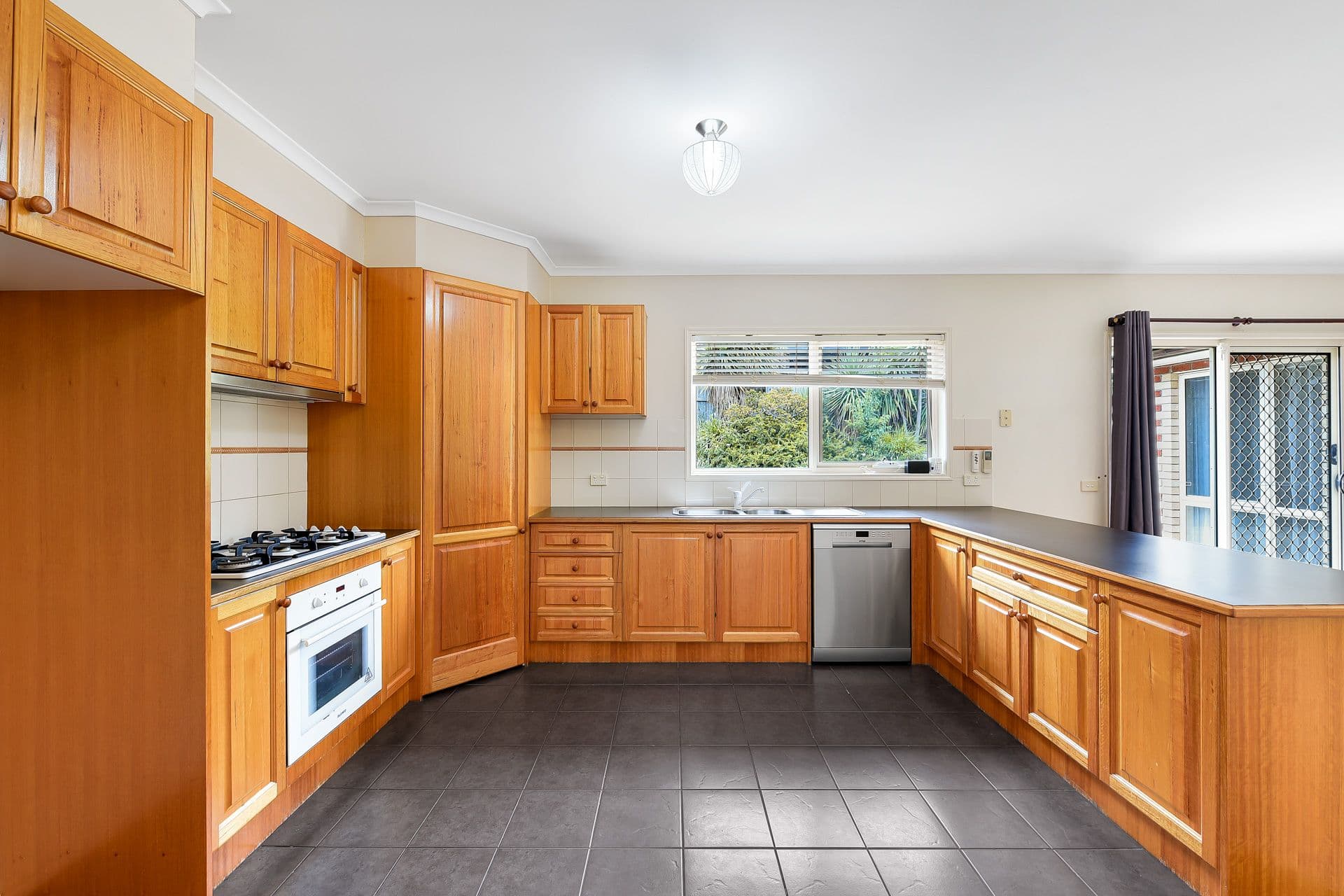 11 Clendon Street, Berwick VIC 3806, Berwick - Thumbnail 3
