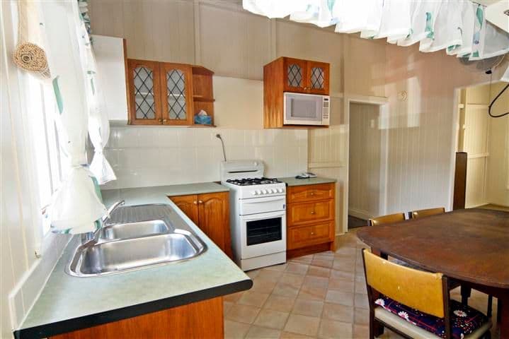 73  Taylor Street, CECIL PLAINS QLD 4407, Cecil Plains - Thumbnail 3
