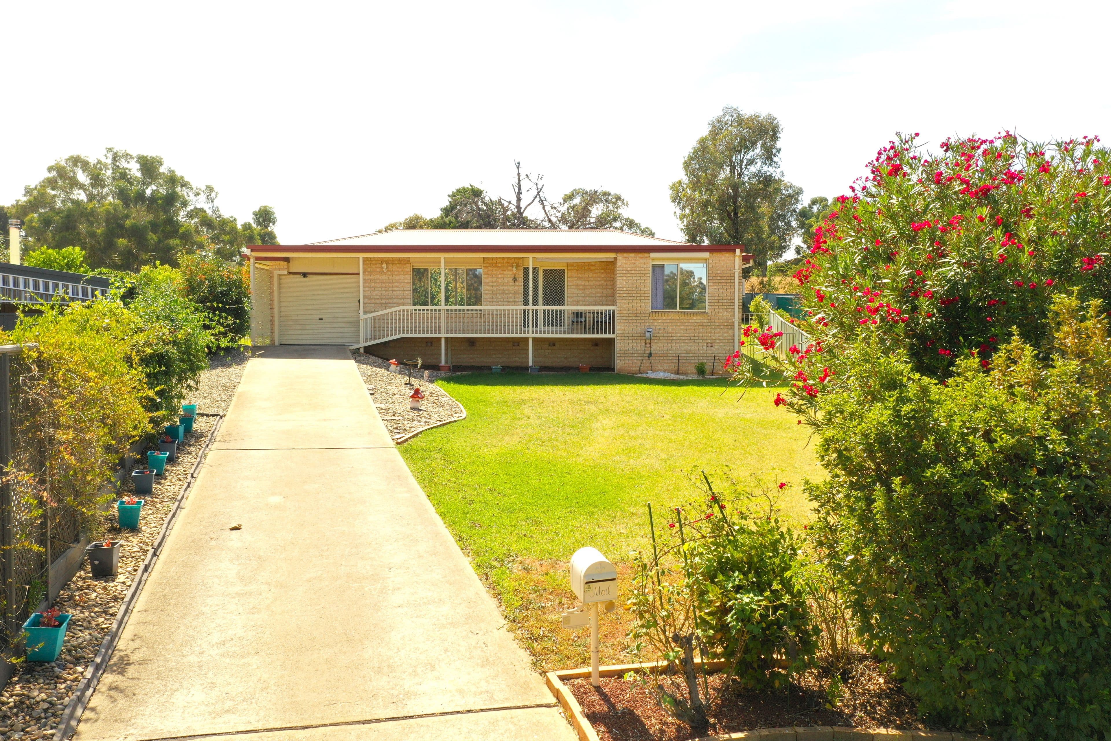 9 Samuel Court, Young NSW 2594, Young - Thumbnail 2