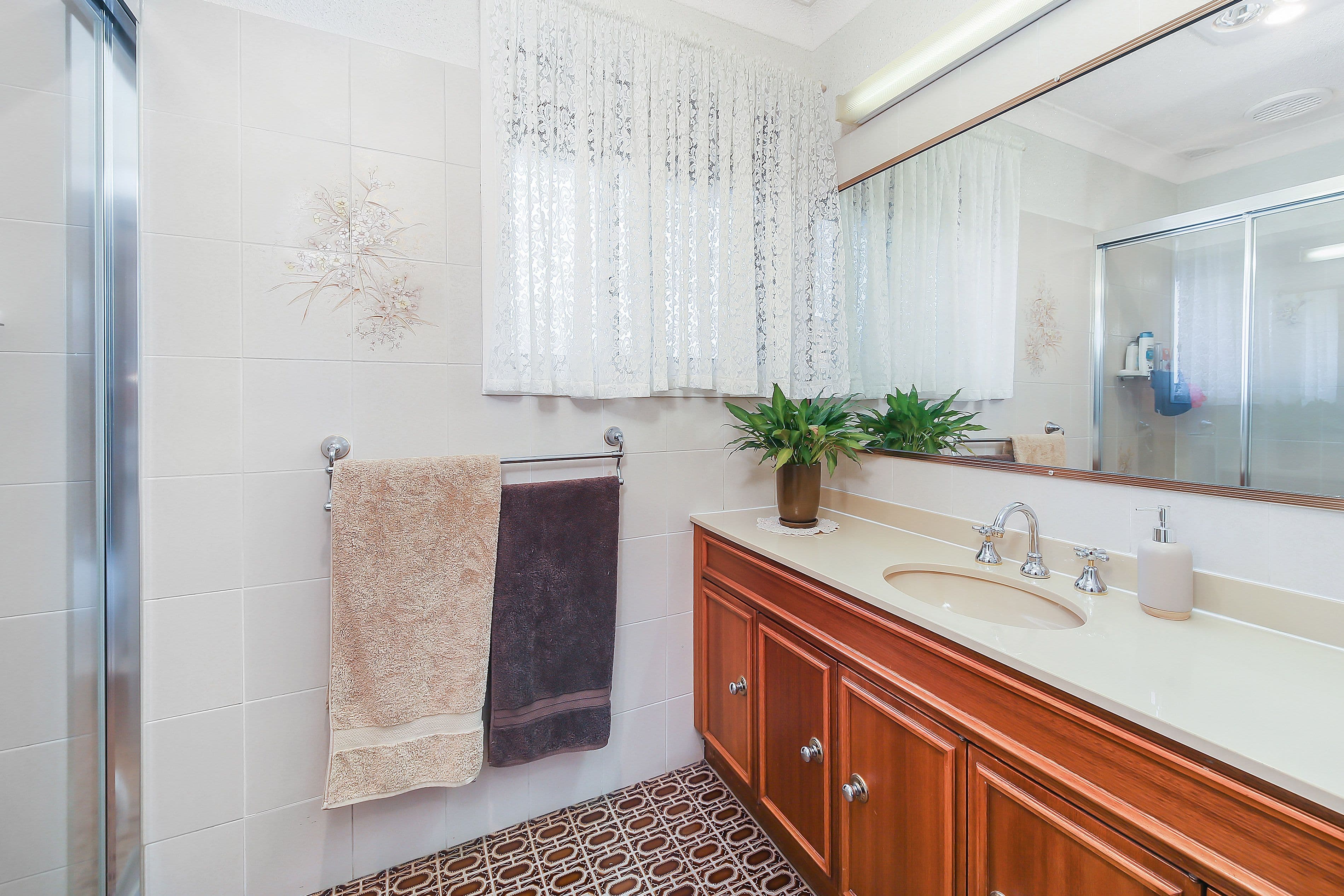 87 Oak Drive, Georges Hall - Thumbnail 8