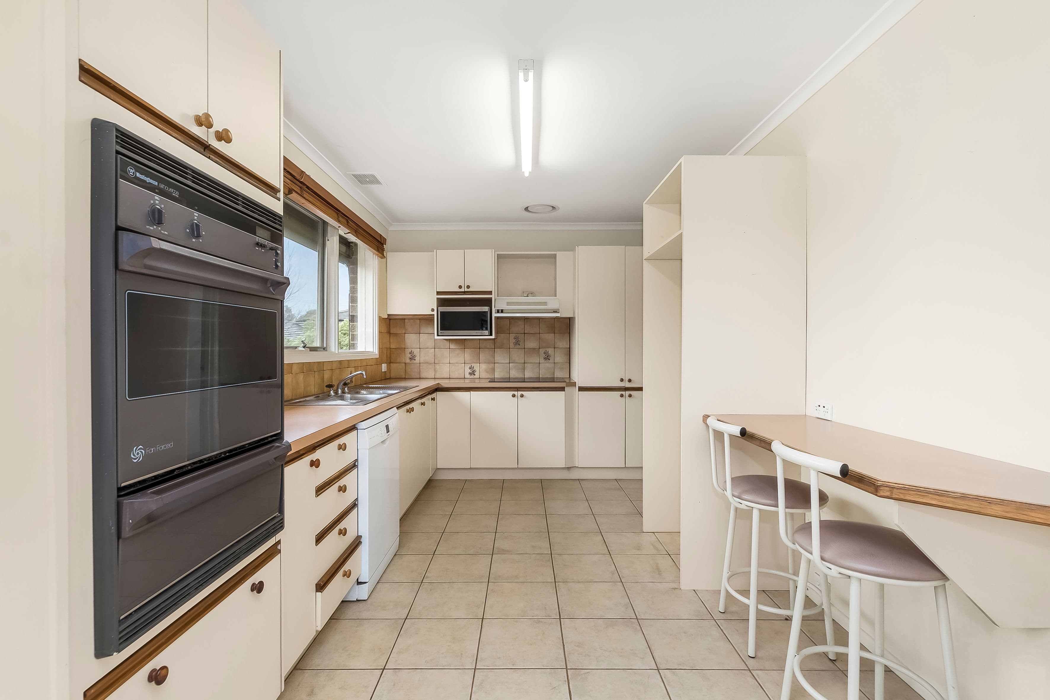 17 Blackwood Drive, Wheelers Hill VIC 3150, Wheelers Hill - Thumbnail 2