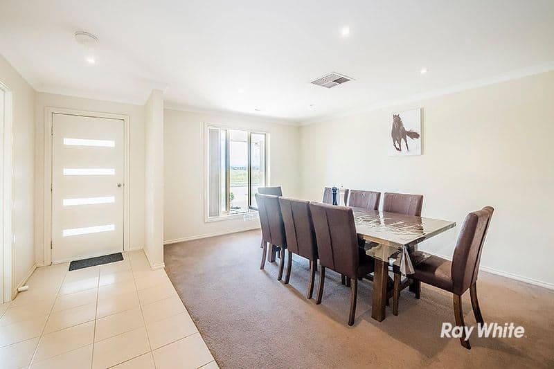 5 Donohue Street, Cranbourne East VIC 3977, Cranbourne East - Thumbnail 4