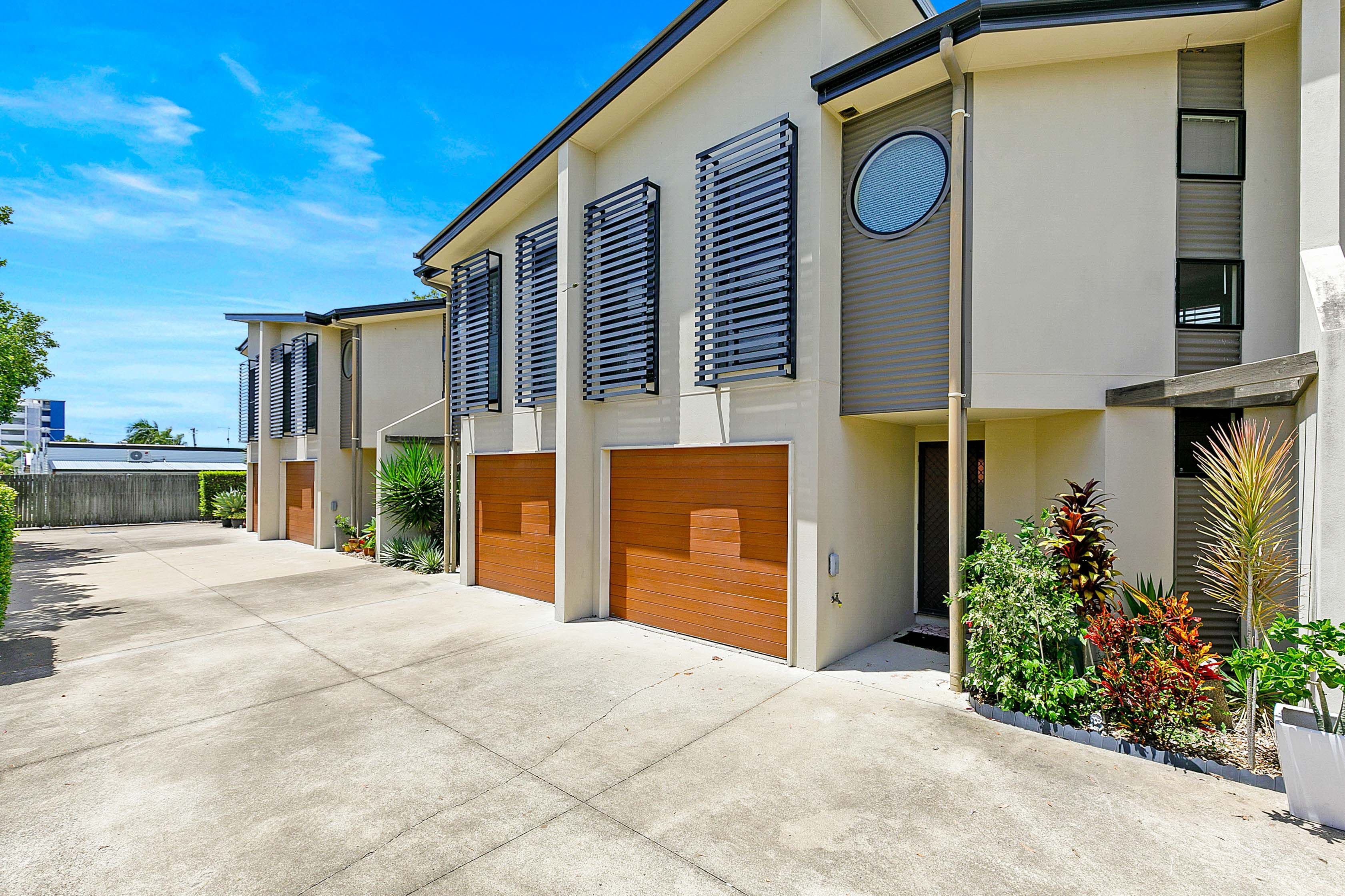 52 Shell Street, Urangan QLD 4655, Urangan - Thumbnail 2