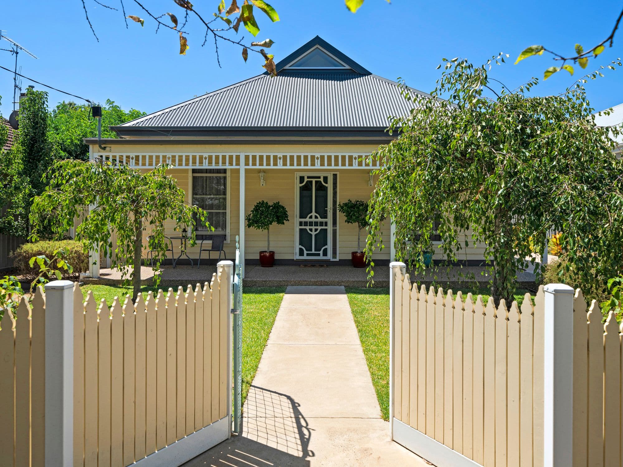 33 Smythe Street, Benalla VIC 3672, Benalla - Image 1
