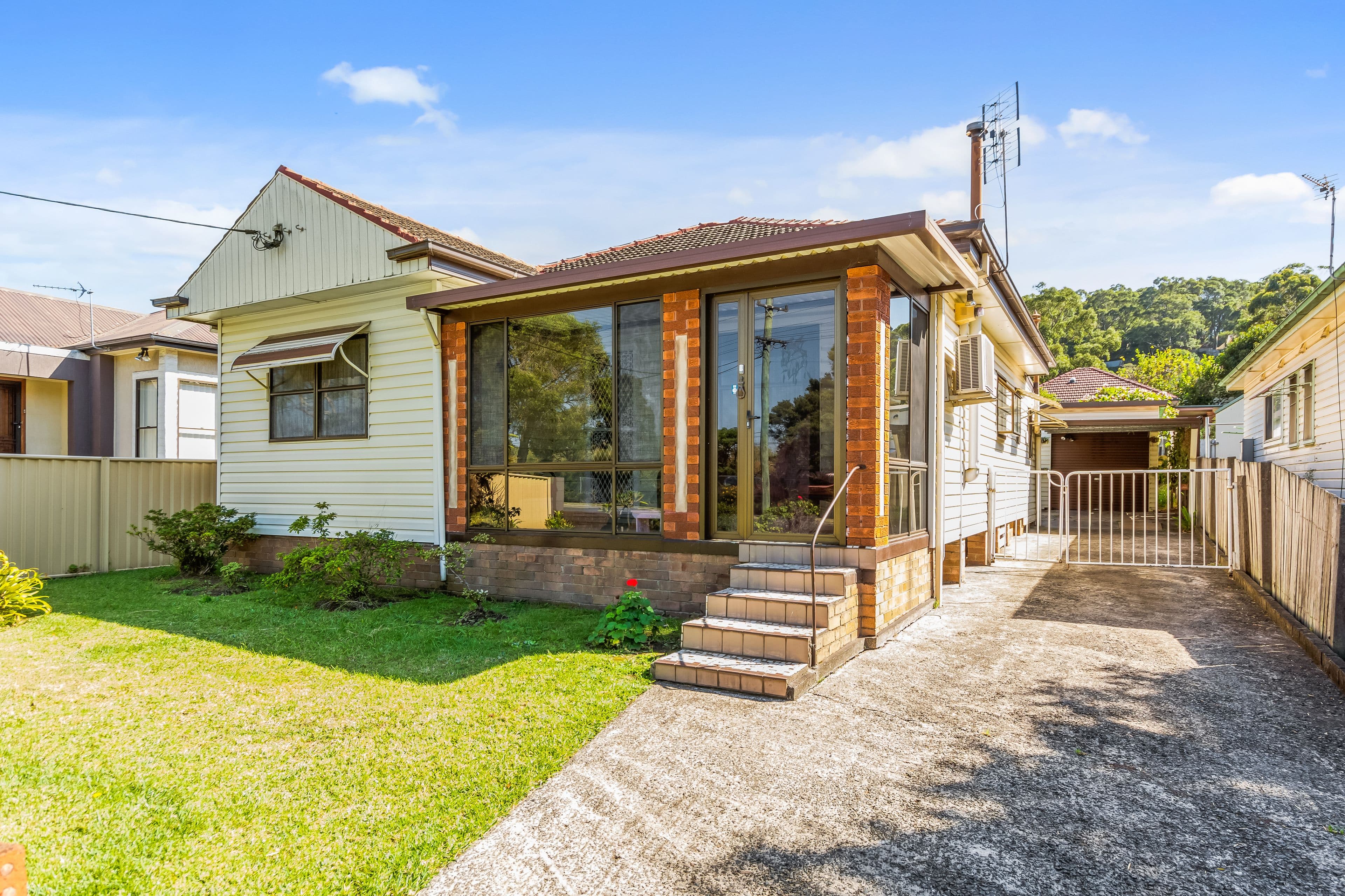 264 Gladstone Avenue, Mount Saint Thomas - Image 1