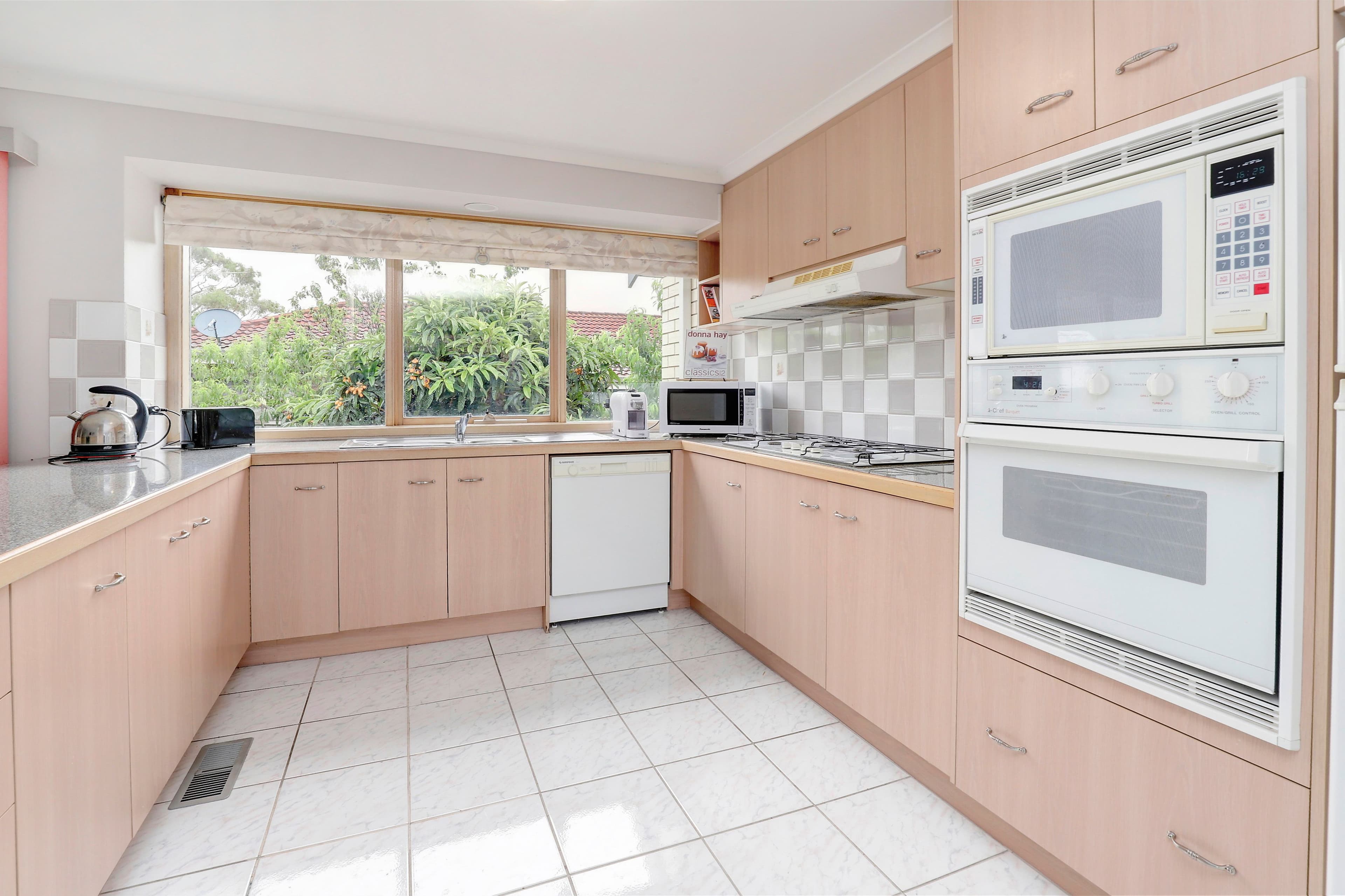 13 Cassandra Close, Mooroobool - Thumbnail 5