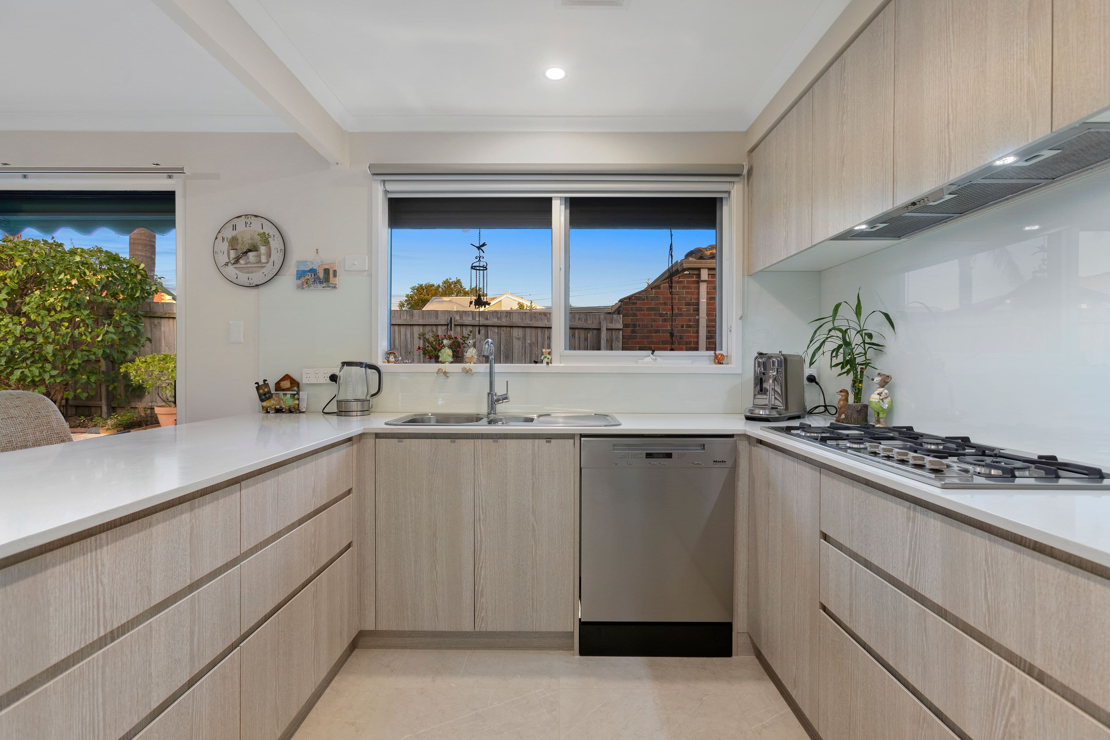 6 Lauren Close, Dingley Village VIC 3172, Dingley Village - Thumbnail 3
