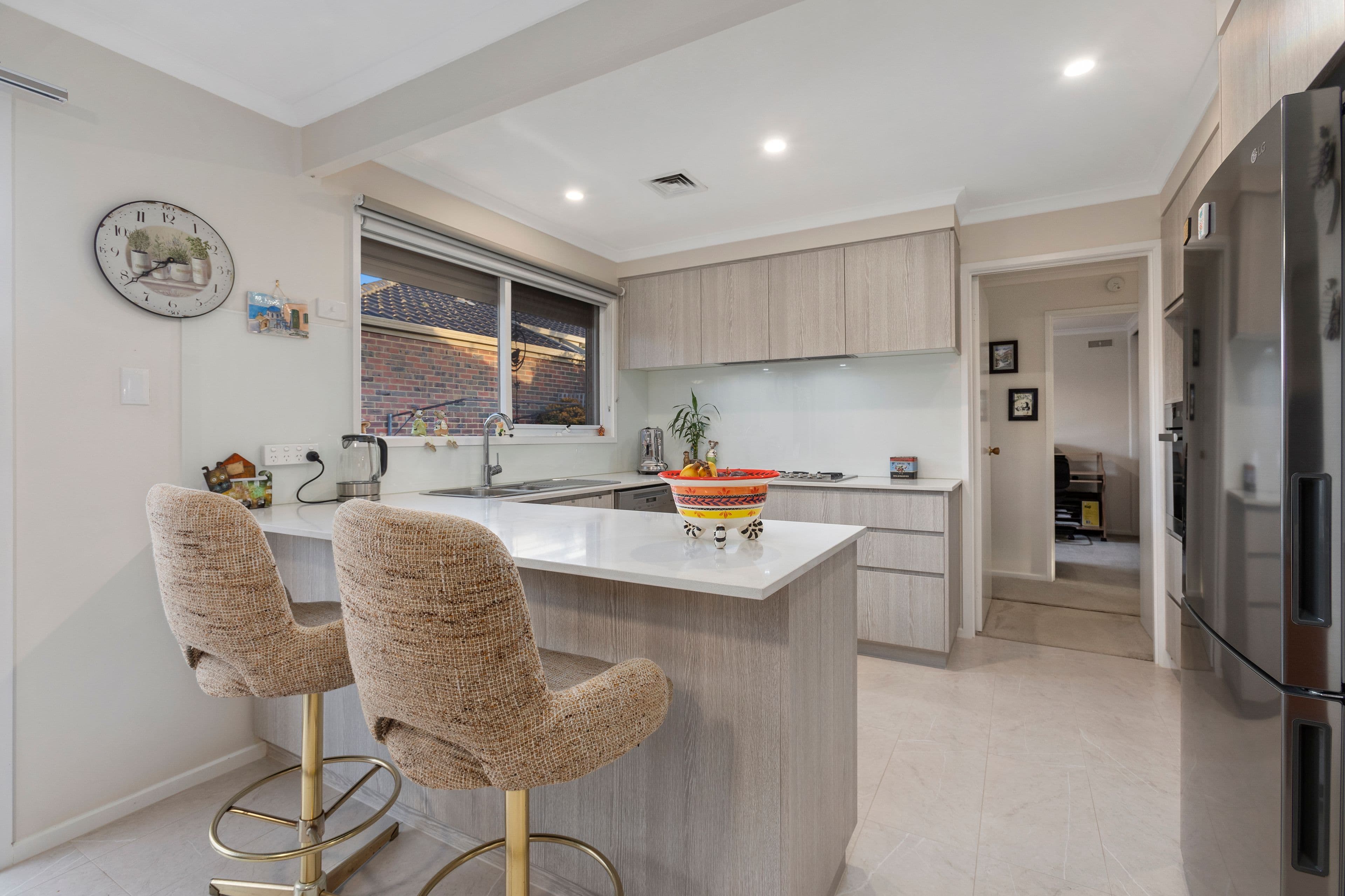 6 Lauren Close, Dingley Village VIC 3172, Dingley Village - Thumbnail 4
