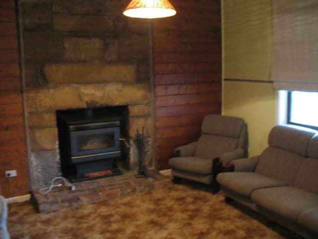 19 Commercial Place, KOROIT VIC 3282, Koroit - Thumbnail 2
