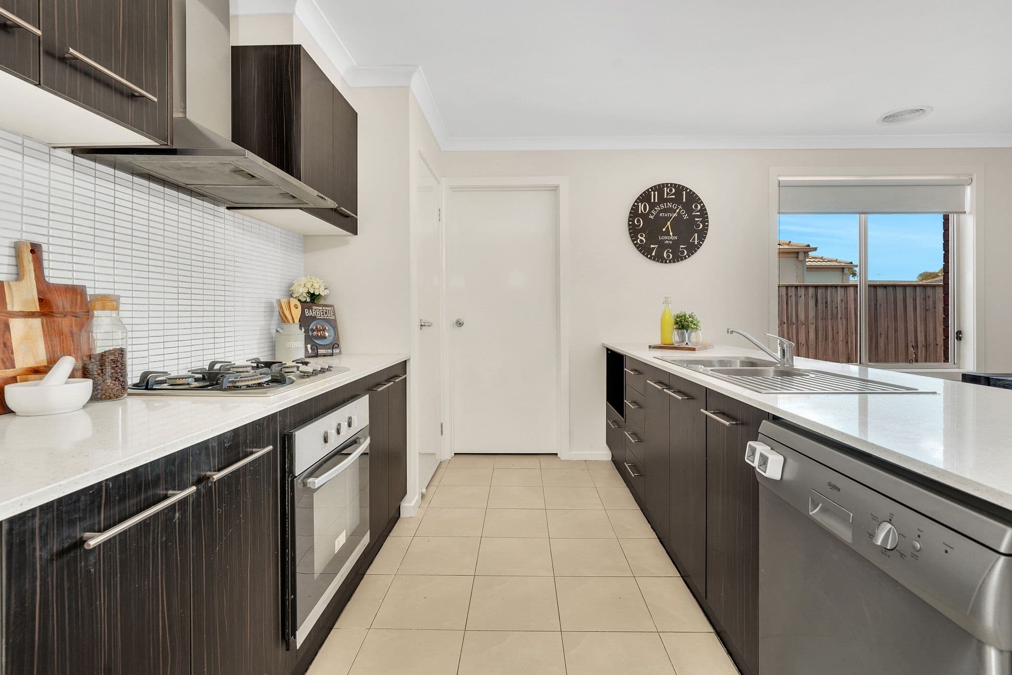 10 Gungurra Grove, Wyndham Vale VIC 3024, Wyndham Vale - Thumbnail 4