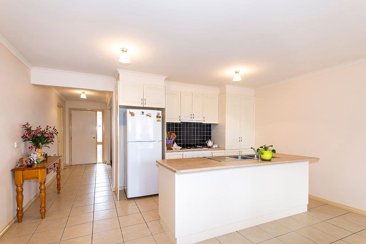 11 Sarah Court, South Morang VIC 3752, South Morang - Thumbnail 2
