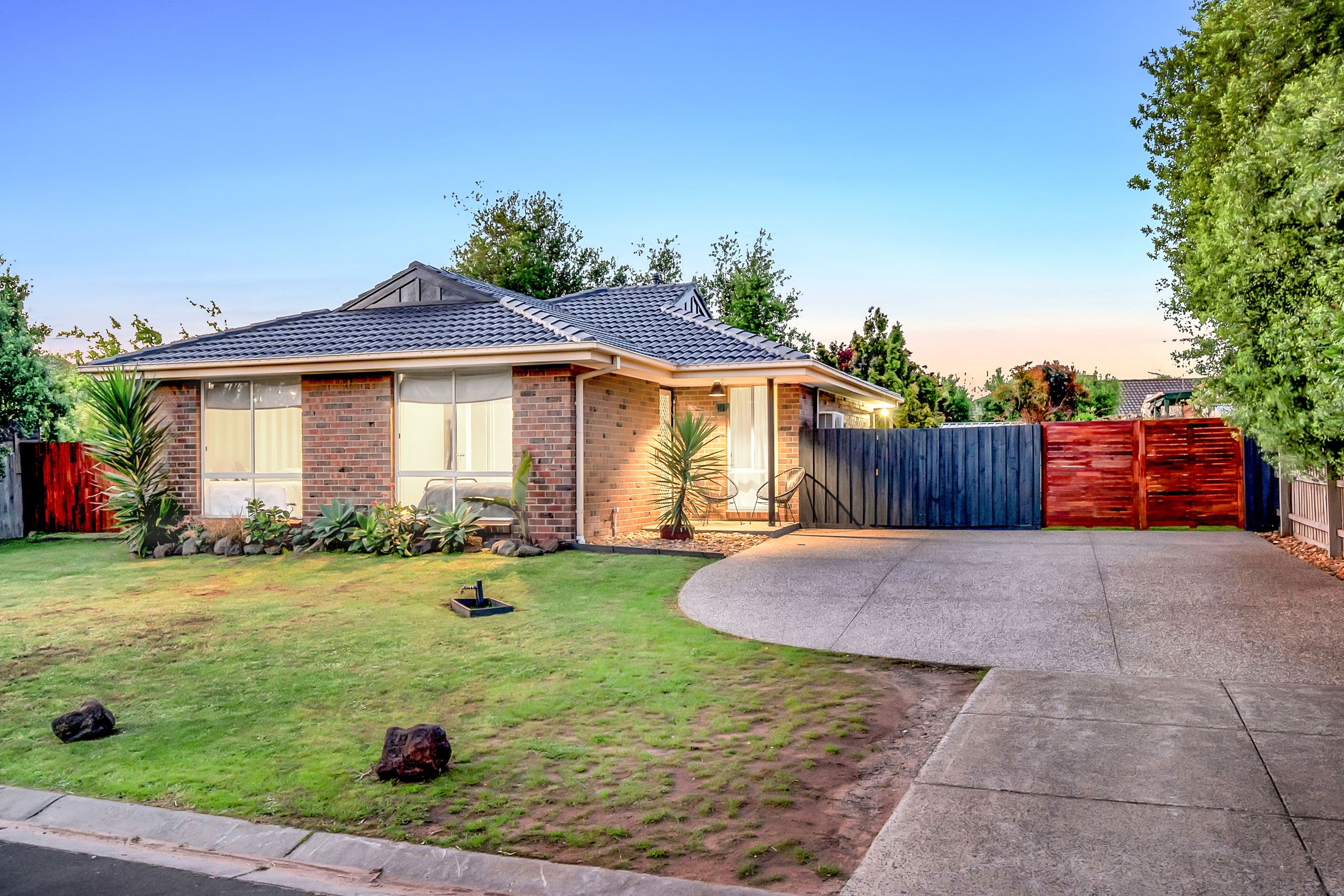 8 Dendy Court, Roxburgh Park VIC 3064, Roxburgh Park - Image 1