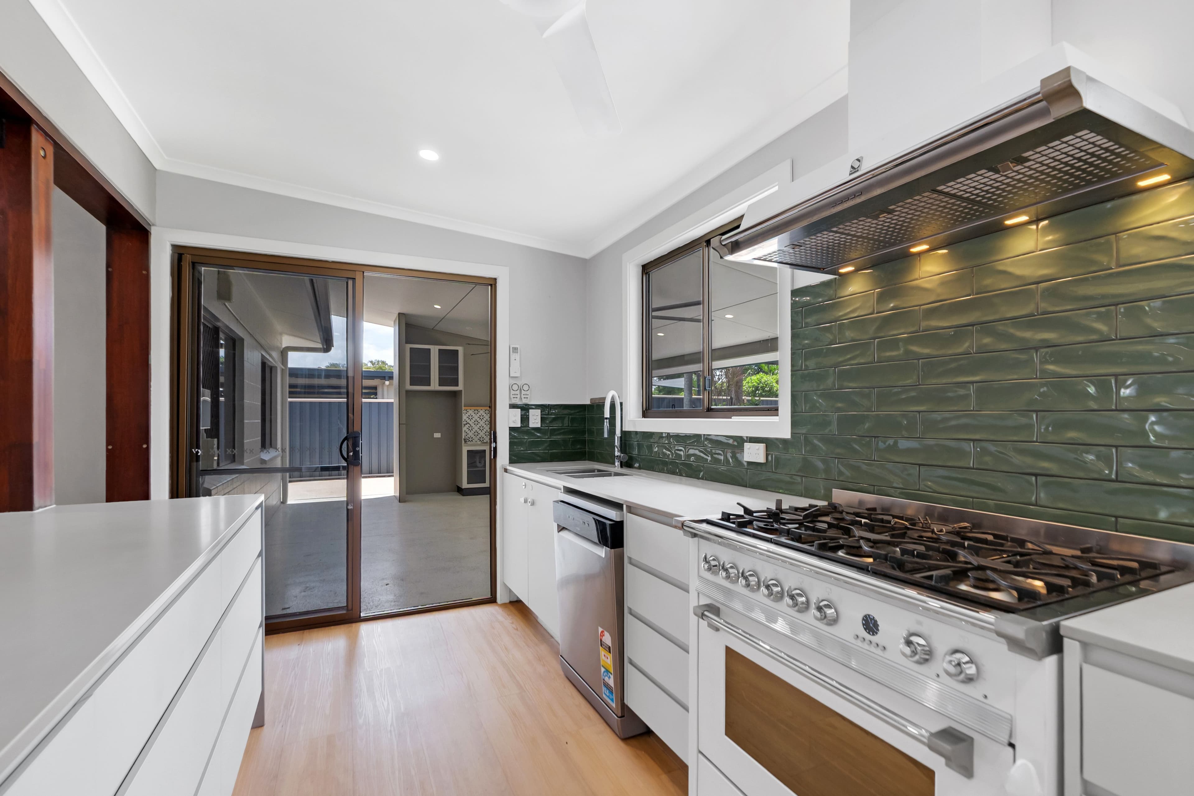 6 Magnolia Street, Holloways Beach QLD 4878, Holloways Beach - Thumbnail 3