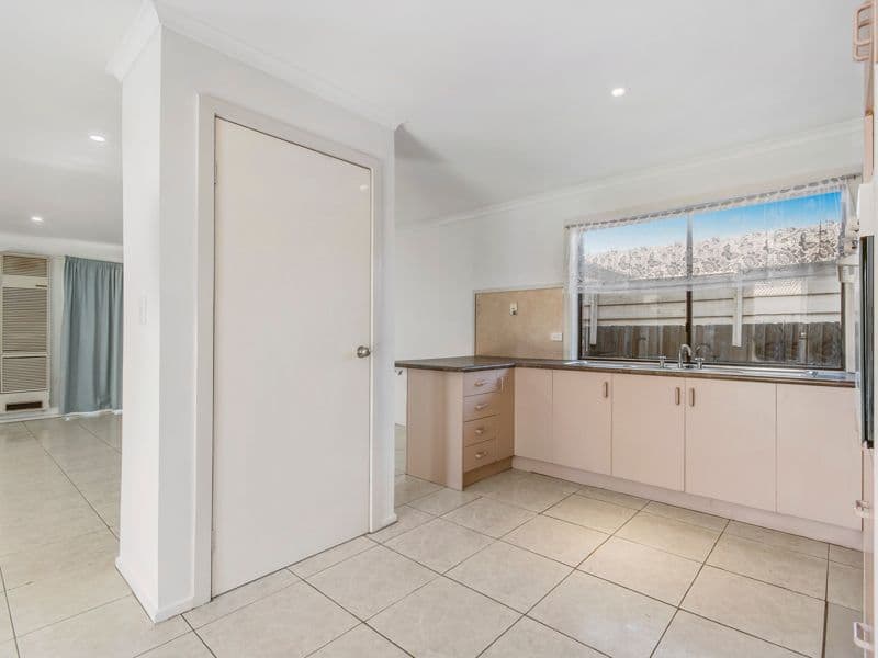 2 Coventry Place, Melton South VIC 3338, Melton South - Thumbnail 4