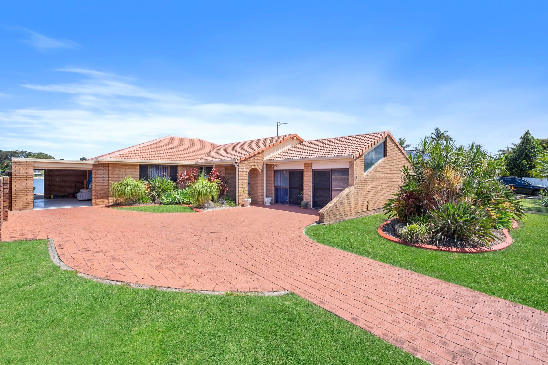 175 Nineteenth Avenue, Elanora QLD 4221, Elanora - Thumbnail 2