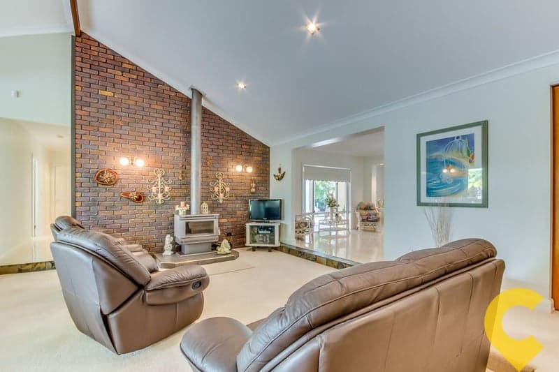 234 Thompson Road, Greenbank - Thumbnail 2