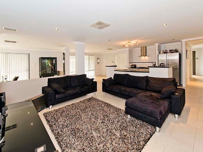 32 Limbee Glade, HUNTINGDALE WA 6110, Huntingdale - Thumbnail 3