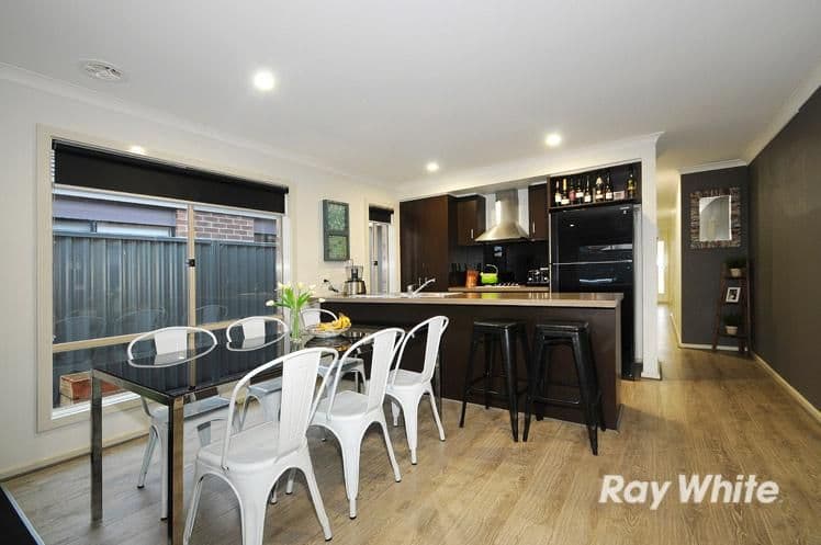 8 Hestia Avenue, Cranbourne West VIC 3977, Cranbourne West - Thumbnail 2