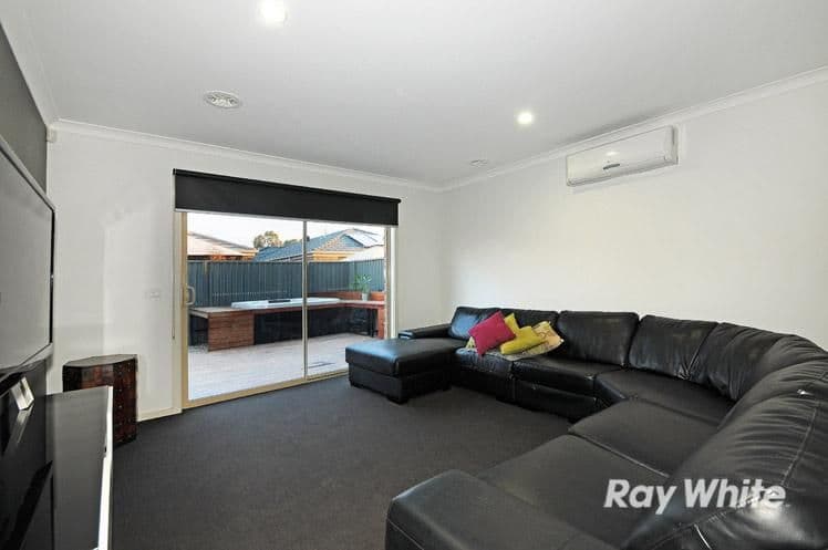 8 Hestia Avenue, Cranbourne West VIC 3977, Cranbourne West - Thumbnail 3