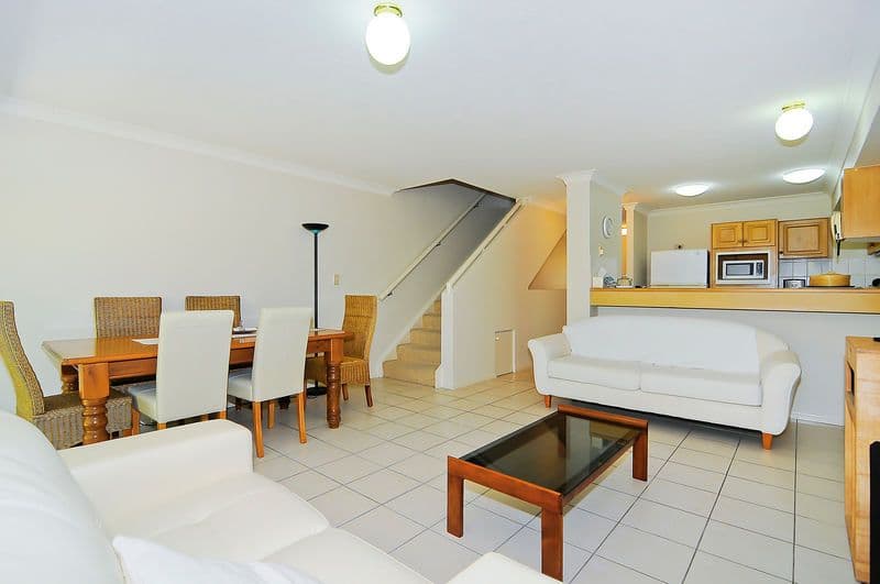 100 Morala Avenue "Oasis Villas", RUNAWAY BAY QLD 4216, Runaway Bay - Thumbnail 2
