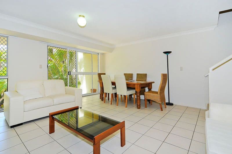 100 Morala Avenue "Oasis Villas", RUNAWAY BAY QLD 4216, Runaway Bay - Thumbnail 3