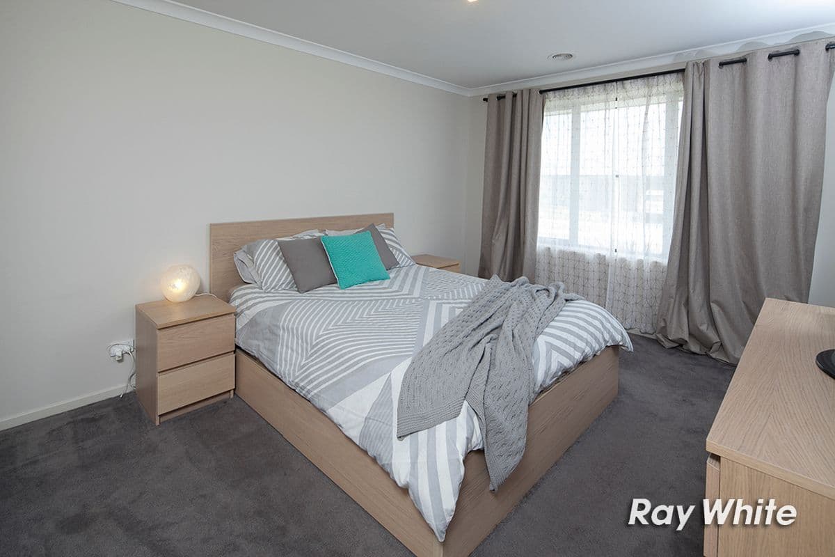 15 Statham View, Cranbourne West VIC 3977, Cranbourne West - Thumbnail 3