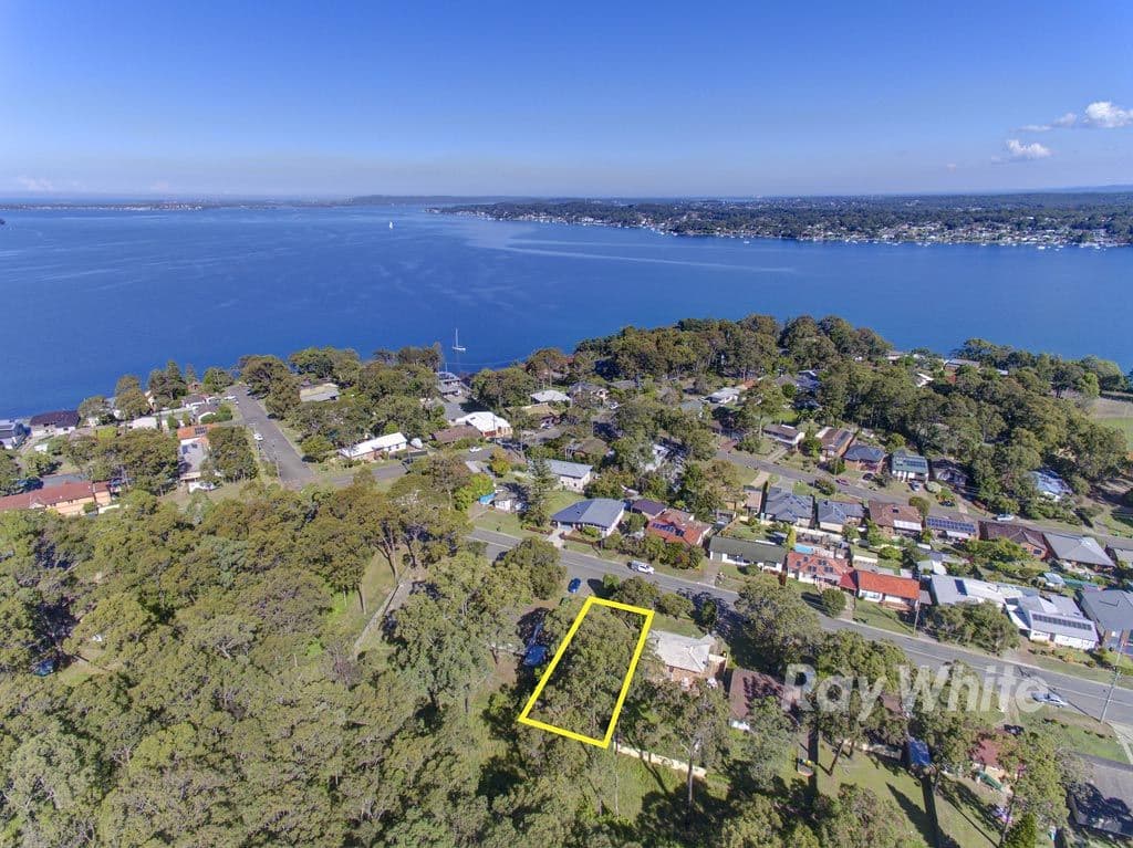 13 Middle Point Road, Bolton Point - Image 1