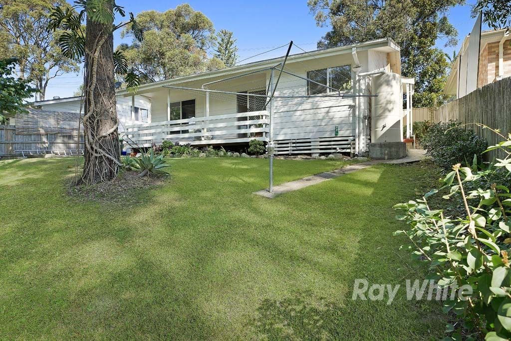 13 Middle Point Road, Bolton Point - Thumbnail 3