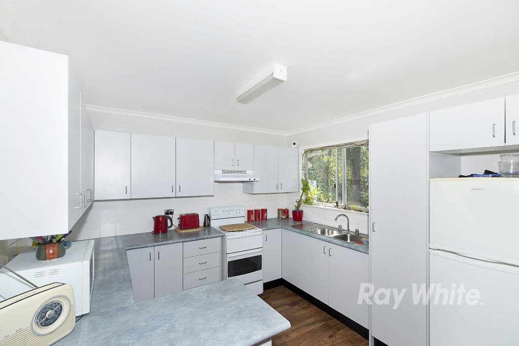 13 Middle Point Road, Bolton Point - Thumbnail 4