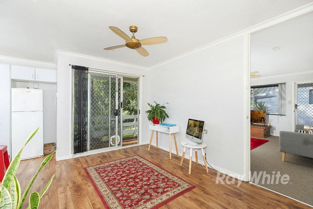 13 Middle Point Road, Bolton Point - Thumbnail 5