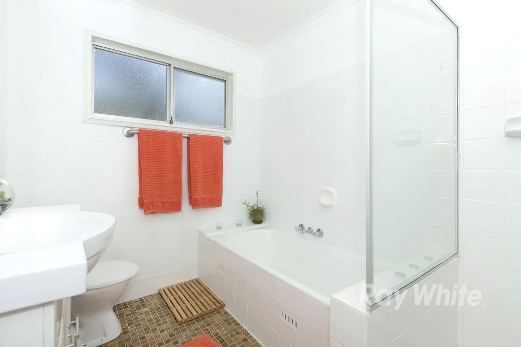 13 Middle Point Road, Bolton Point - Thumbnail 8