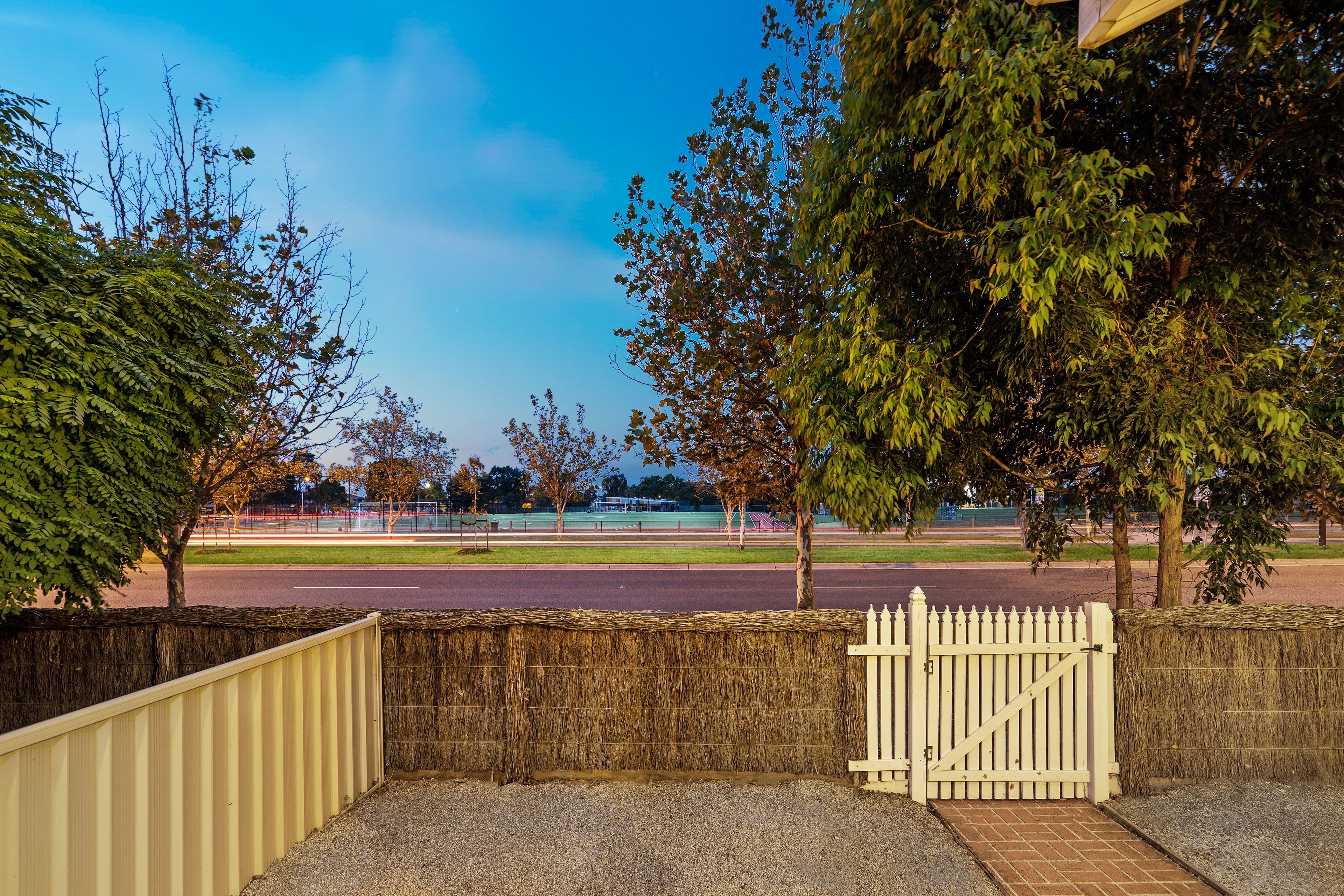 7 Toolondo Close, Caroline Springs VIC 3023, Caroline Springs - Thumbnail 2