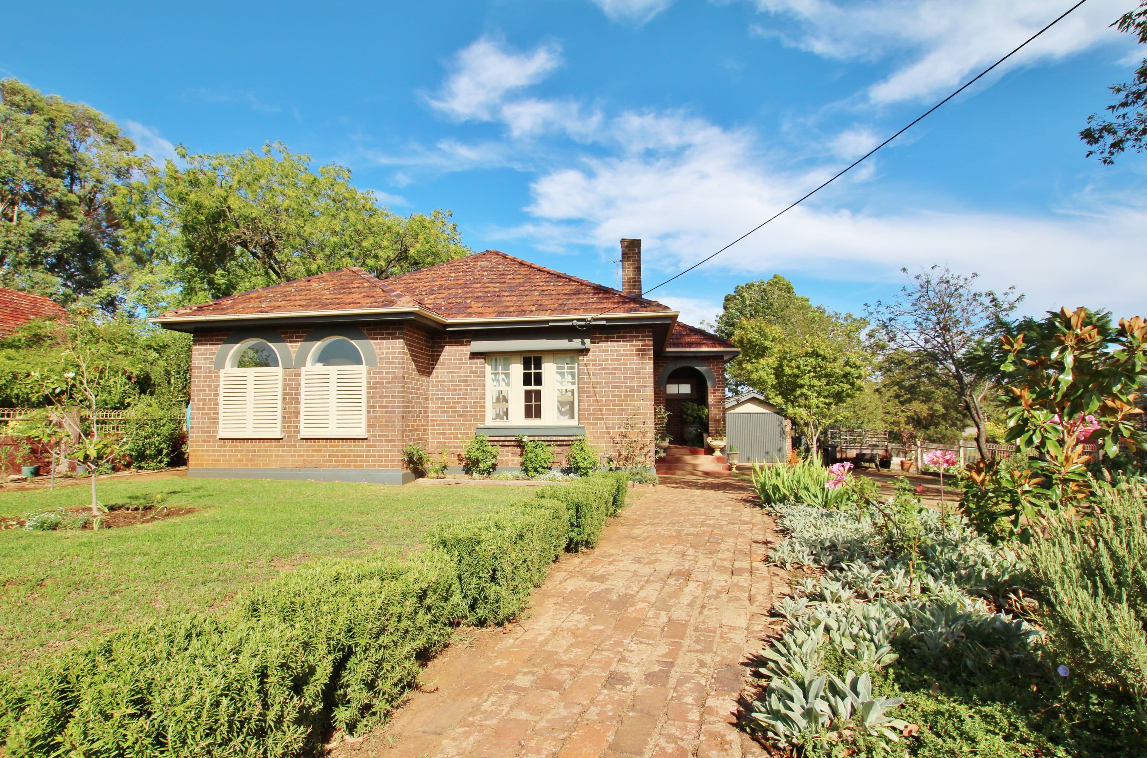 1 Lynch Street, Young NSW 2594, Young - Image 1