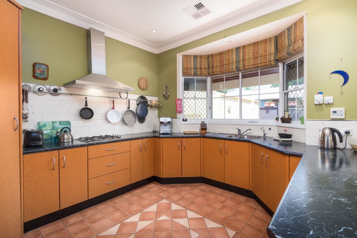 350 Windsor Street, Richmond - Thumbnail 3