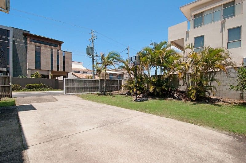 74 Hedges Avenue, MERMAID BEACH QLD 4218, Mermaid Beach - Thumbnail 4