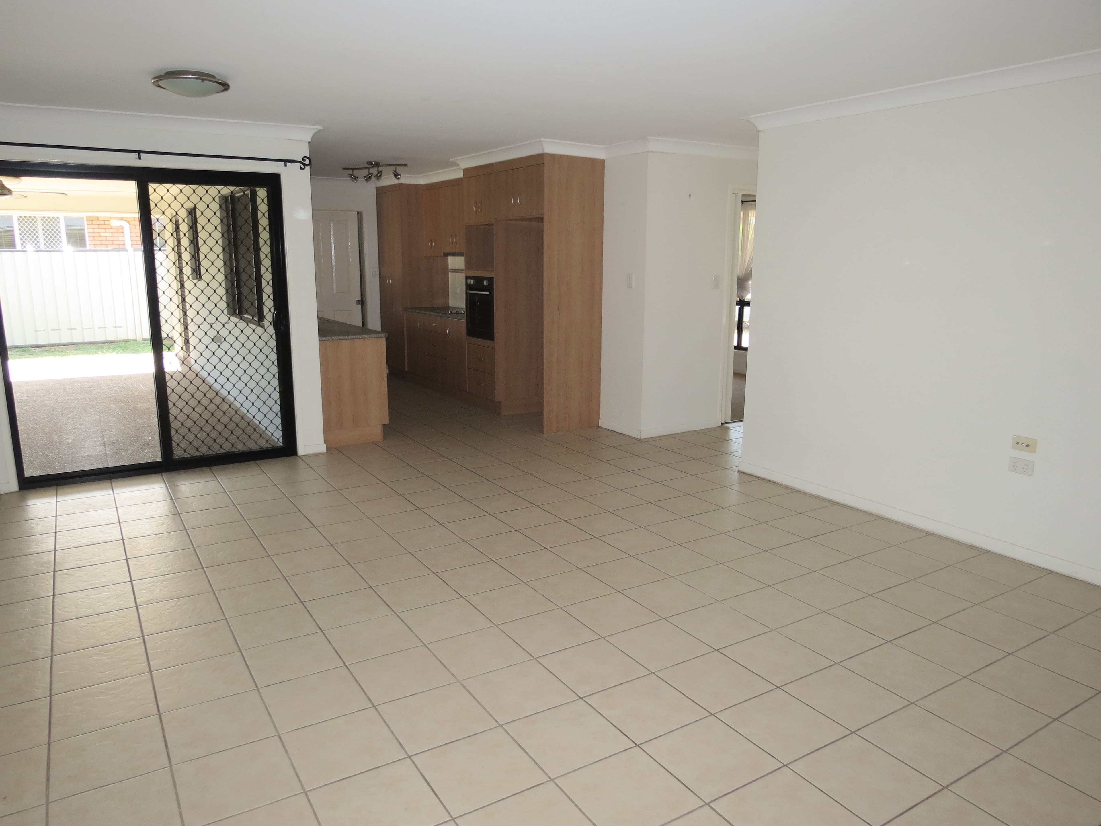 21 Crinum Crescent, Emerald QLD 4720, Emerald - Thumbnail 2
