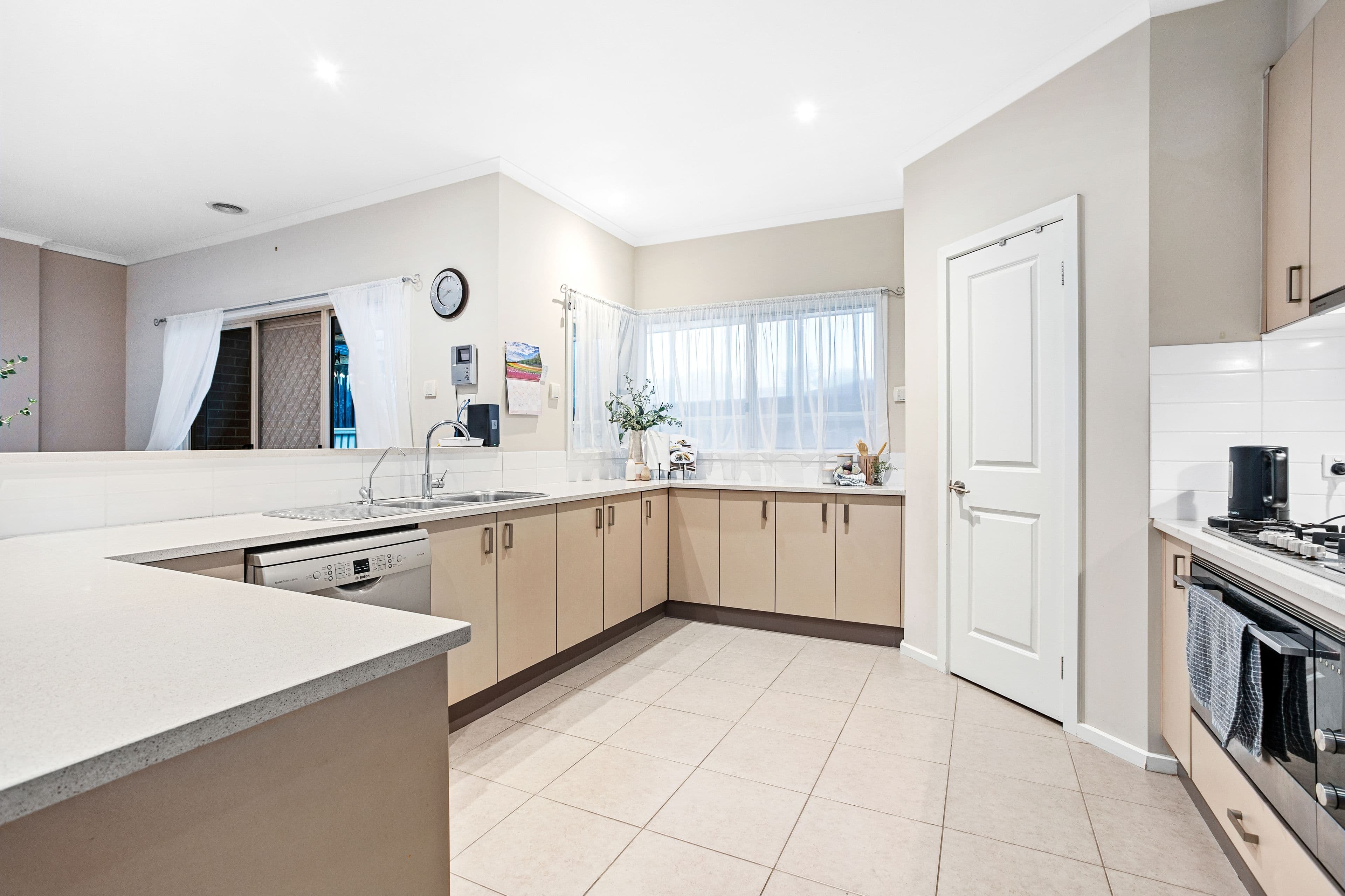 6 Lorraine Lee Way, Sydenham VIC 3037, Sydenham - Thumbnail 5