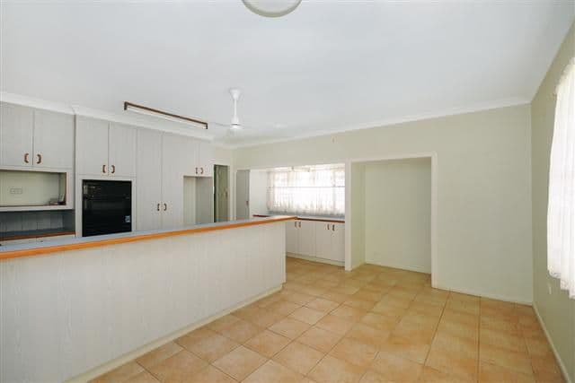 3 Whitefriars Street, ROCKVILLE QLD 4350, Rockville - Thumbnail 5