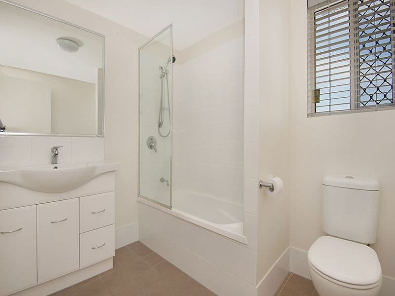 18 Zenith Avenue, CHERMSIDE QLD 4032, Chermside - Thumbnail 8