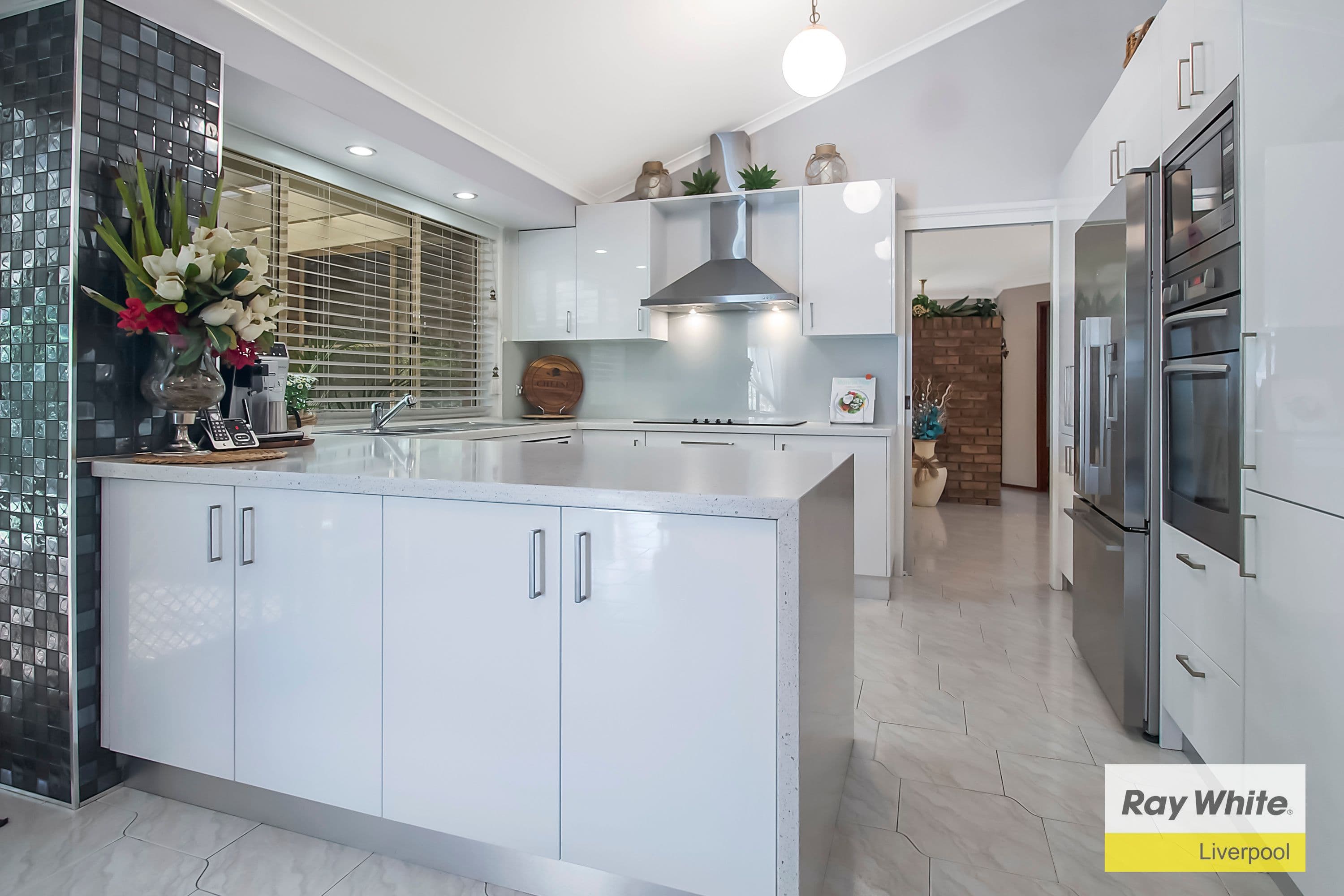 9 Heron Place, Hinchinbrook - Thumbnail 2