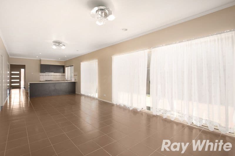 7 Joseph Banks Drive, Pakenham VIC 3810, Pakenham - Thumbnail 2