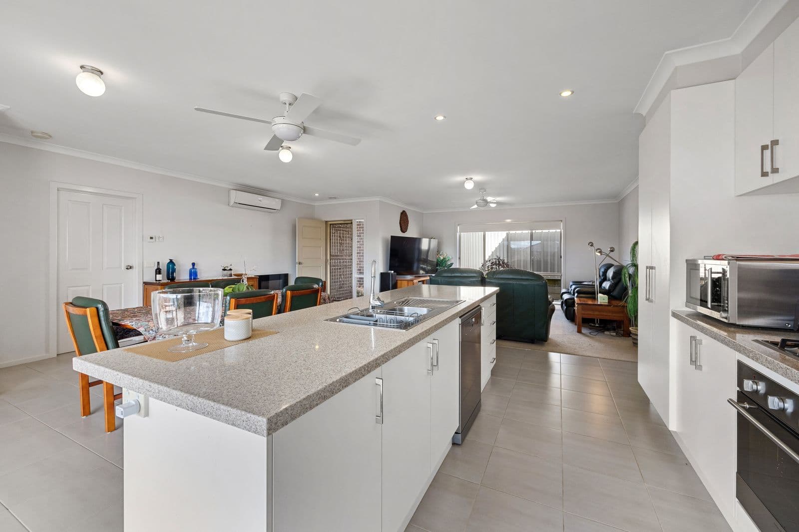 61 Shingler Street, Leongatha VIC 3953, Leongatha - Thumbnail 2